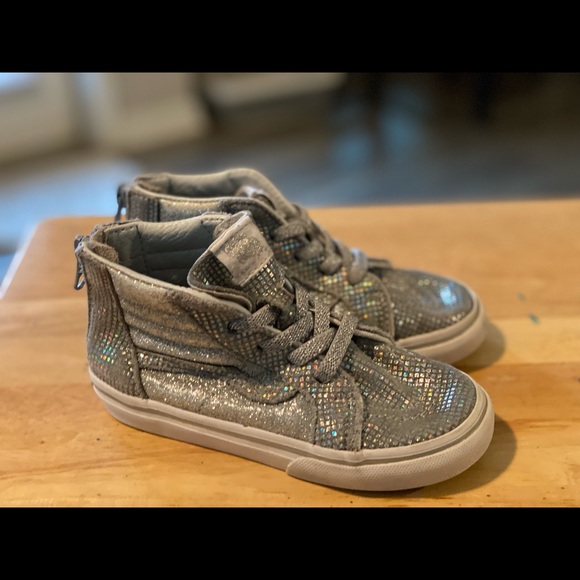 Vans - Picture 2 of 11